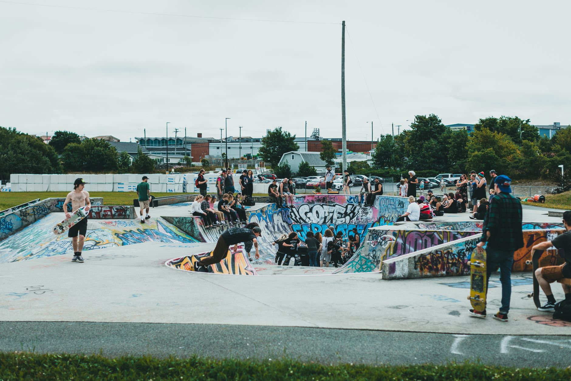 Ilustracja: How Local Youth Services Strengthen Communities Across How Local Youth Services Strengthen Communities Across the UK - zdjecie w tresci